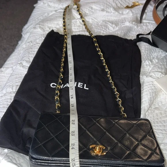 CHANEL mini Matelasse Lambskin Full Flap. - Picture 16 of 17